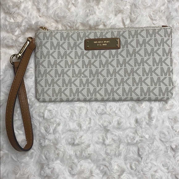 Michael Kors wristlet/wallet - Picture 1 of 4